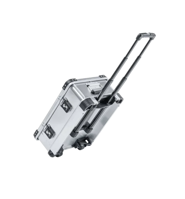 Fullt utsnitt av K424 XC Aluminiumskasse med hjul 55x40x23cm (produktet) fremstilt på en transparent bakgrunn