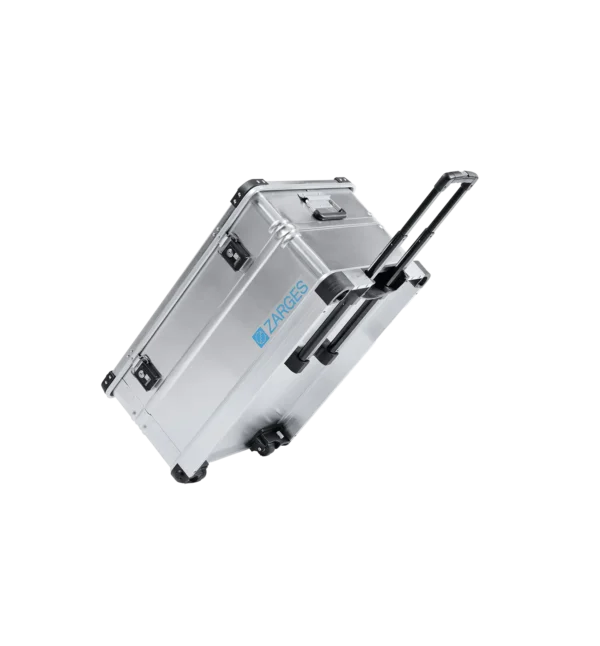 Fullt utsnitt av K424 XC Aluminiumskasse med hjul 80x50x39cm (produktet) fremstilt på en transparent bakgrunn