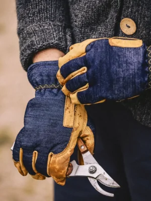 Fullt utsnitt av Kobolt Denim Arbeidshansker (produktet) i brukssituasjon