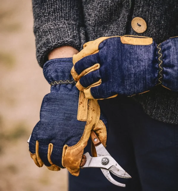 Fullt utsnitt av Kobolt Denim Arbeidshansker (produktet) i brukssituasjon