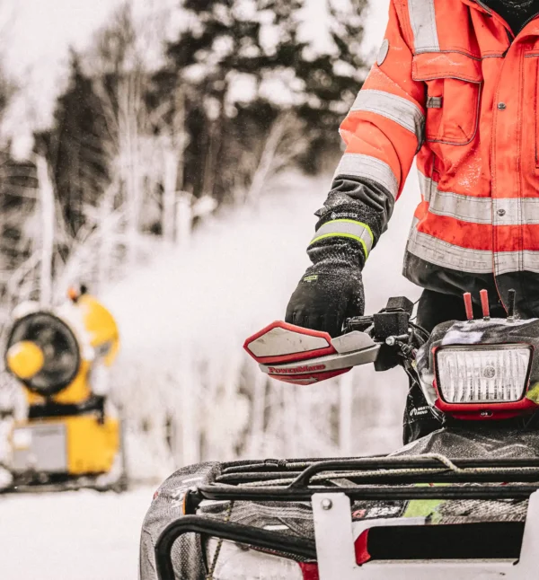 Ekstra utsnitt av Gore-Tex Bas Vinterhansker (produktet) i brukssituasjon