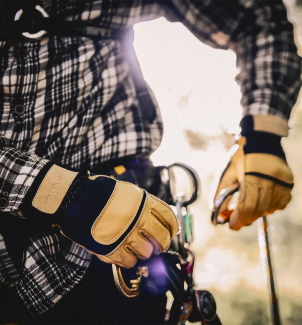 Ekstra utsnitt av Titan Rope Handler Hansker (produktet) i brukssituasjon