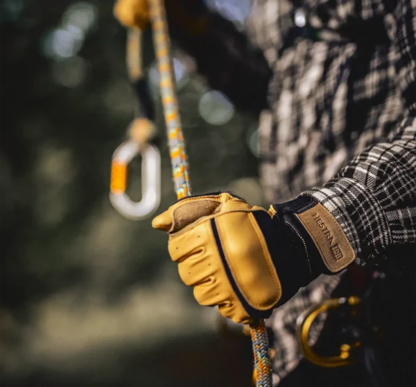 Ekstra utsnitt av Titan Rope Handler Hansker (produktet) i brukssituasjon