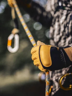 Fullt utsnitt av Titan Rope Handler Hansker (produktet) i brukssituasjon