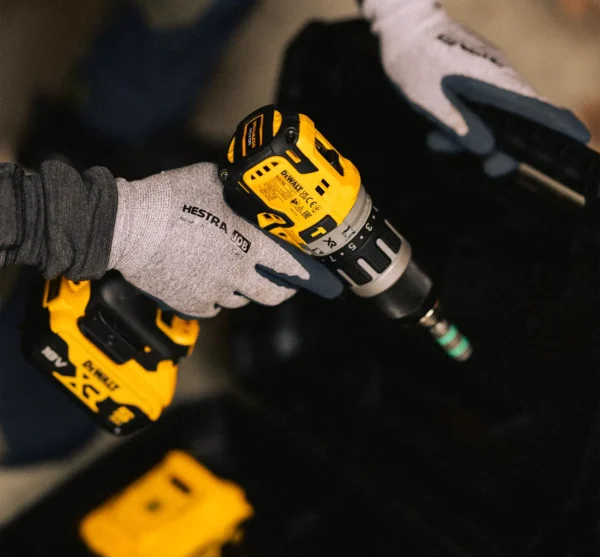 Ekstra utsnitt av DCD796 Drill 18V XR (produktet) i brukssituasjon