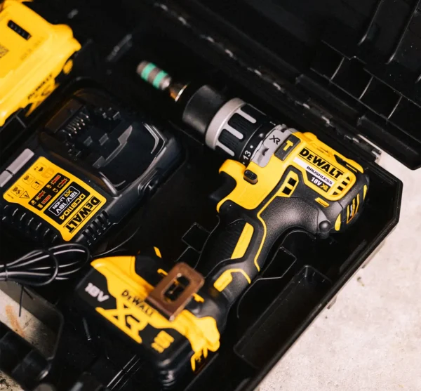 Ekstra utsnitt av DCD796 Drill 18V XR (produktet) i brukssituasjon