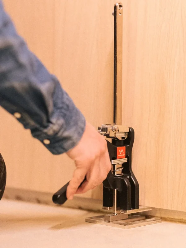 Ekstra utsnitt av Håndholdte Jekker Sett 2stk 150kg m/kasse (produktet) i brukssituasjon