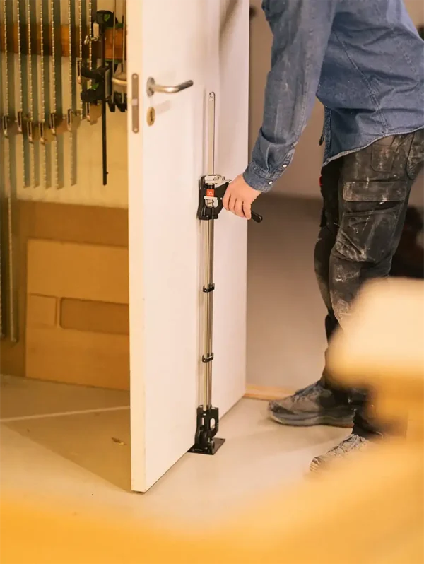 Fullt utsnitt av Lang Håndholdt Jekk 150kg (produktet) i brukssituasjon
