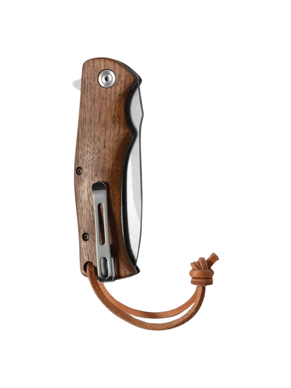 Ekstra utsnitt av Tinden Foldekniv 9cm (produktet) i brukssituasjon